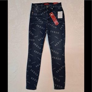 Wmns sz 4 (27) Guess Logo "all over print" skinny jeans